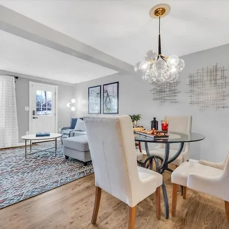 Renovated Townhome On Bike Path Includes Bikes